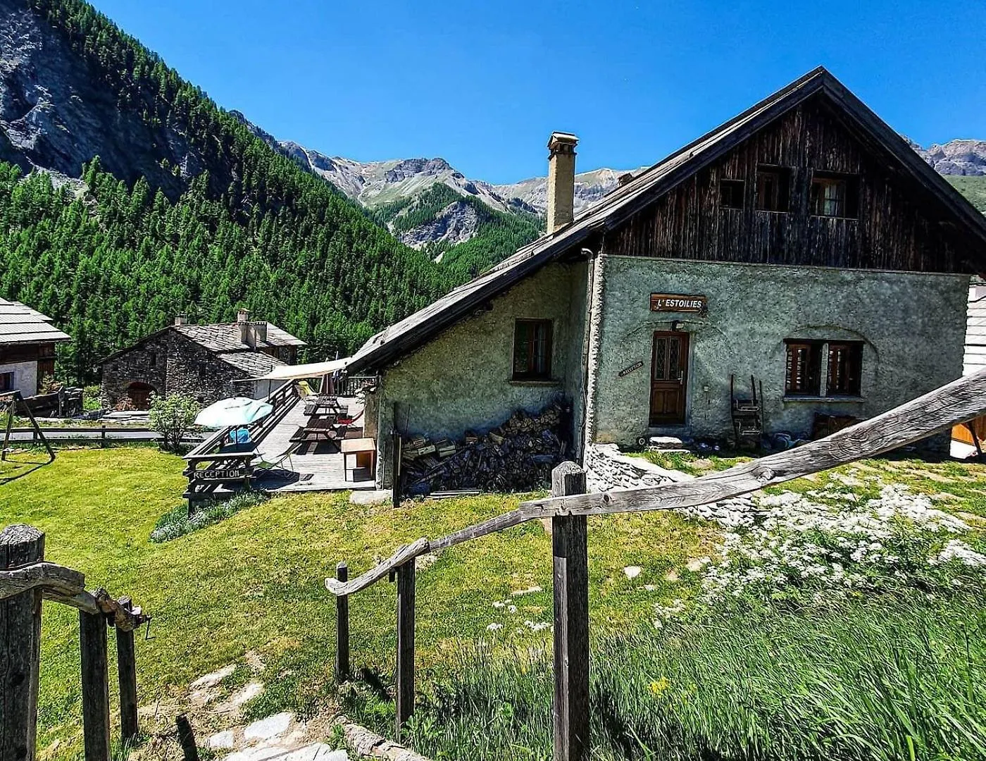 Auberge L'Estoilies Saint-Vérand